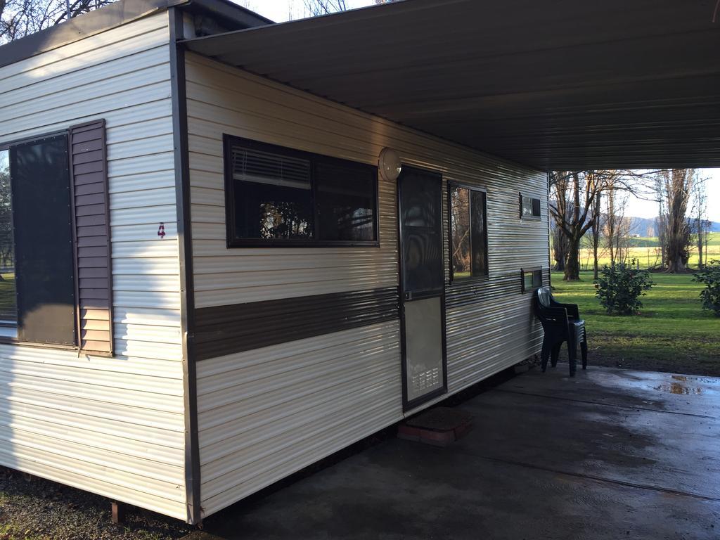 Colac Colac Caravan Park Corryong Exterior photo